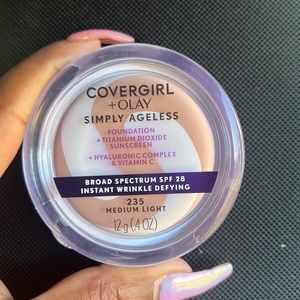 Cover girl simply ageless